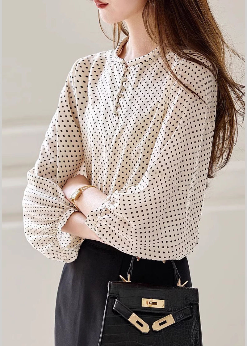 Well Tailored Top with a Graceful Silhouette