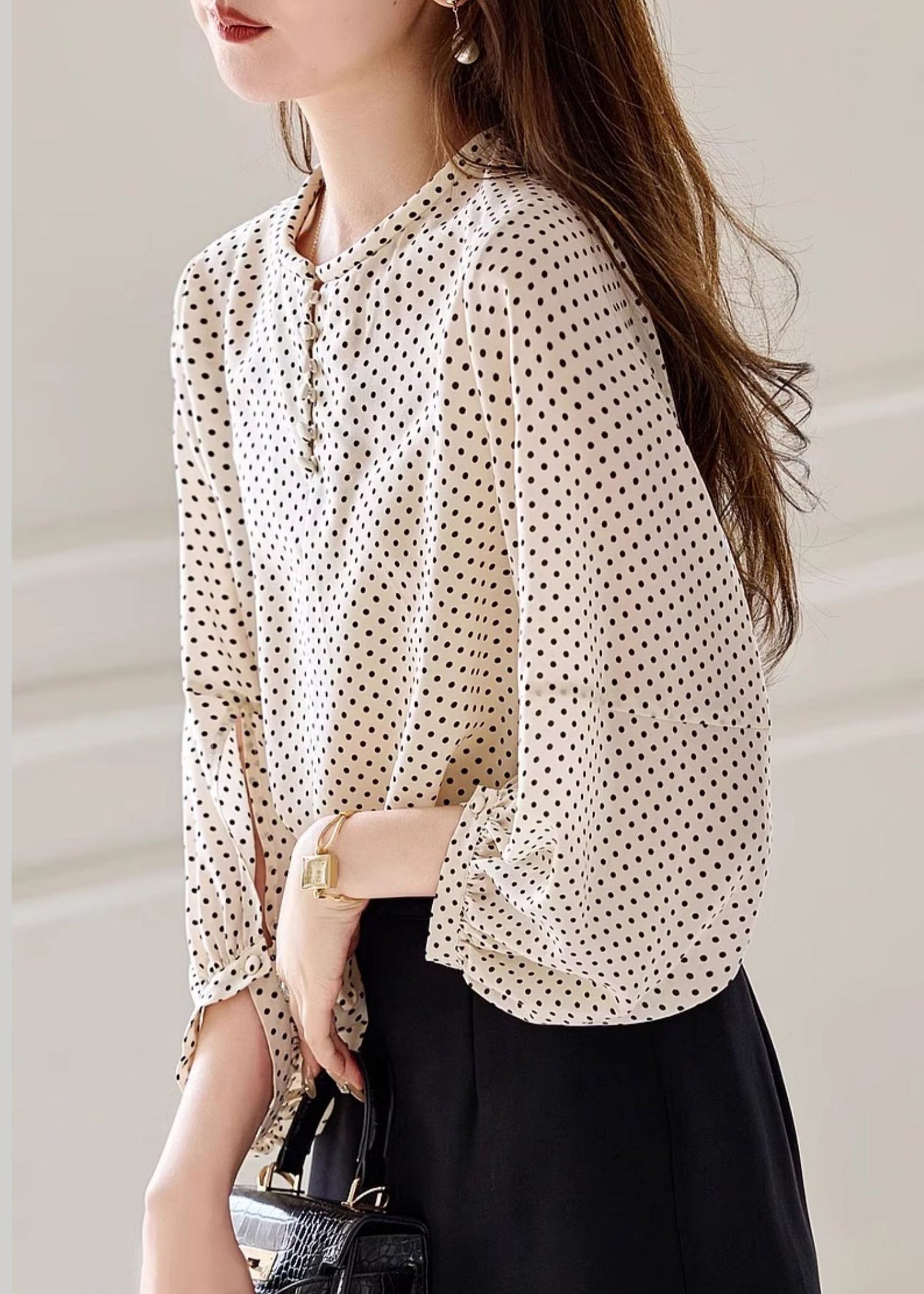 Well Tailored Top with a Graceful Silhouette