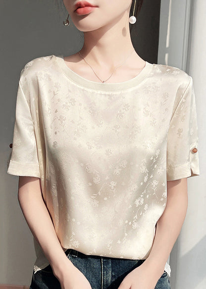 Effortlessly Elegant Blouse with a Timeless Design