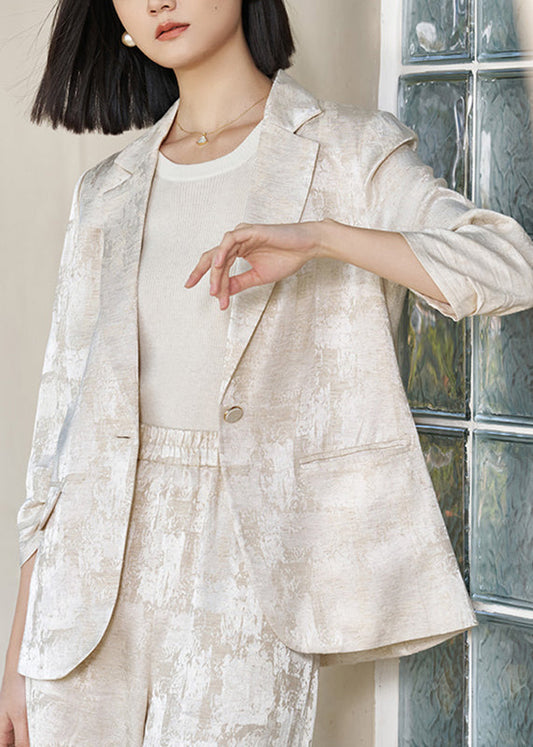 Effortlessly Elegant Coat with a Timeless Design