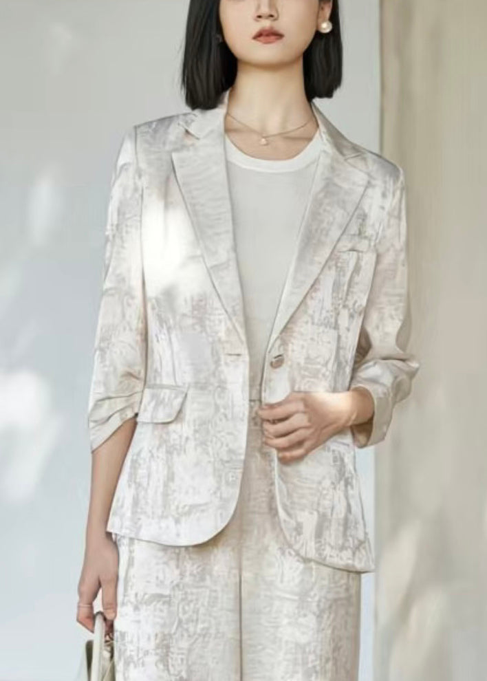 Effortlessly Elegant Coat with a Timeless Design