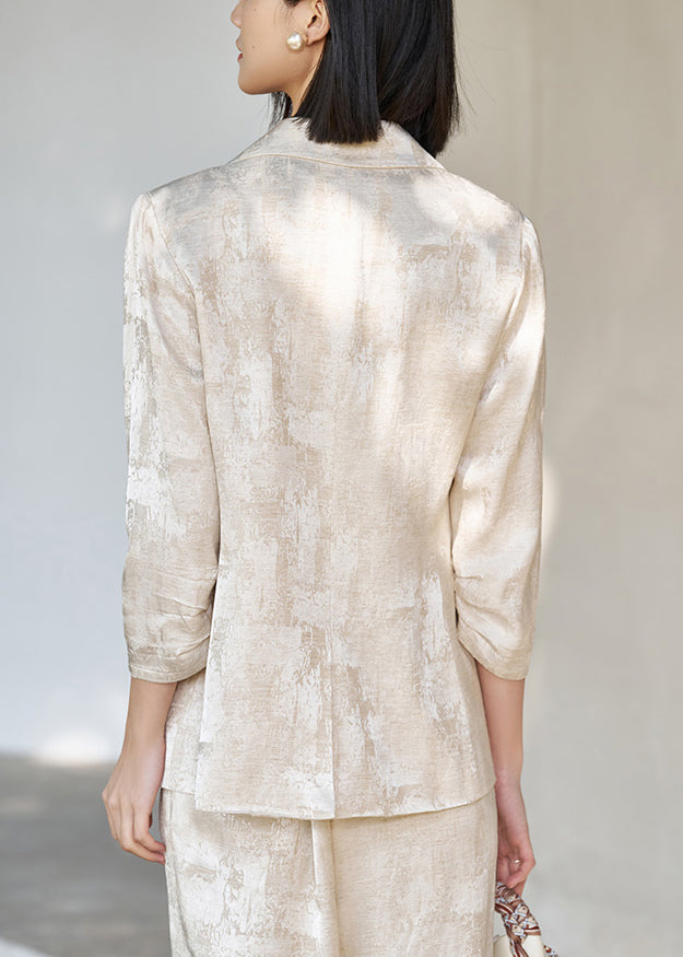 Effortlessly Elegant Coat with a Timeless Design