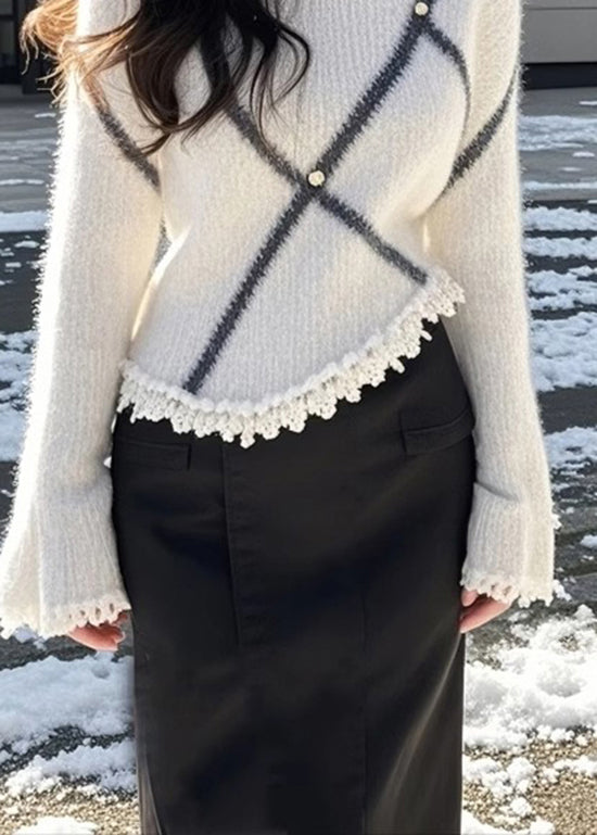 Well Tailored Sweater with a Graceful Silhouette