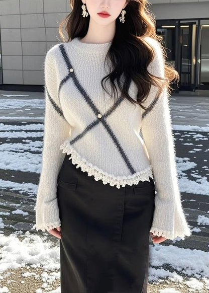 Well Tailored Sweater with a Graceful Silhouette