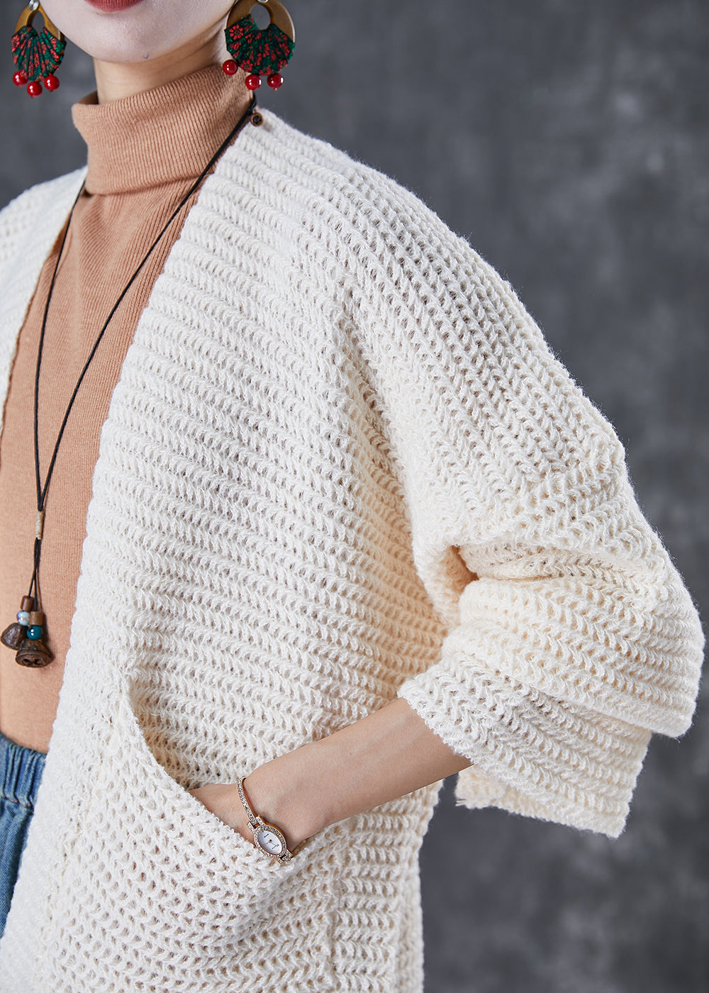 Well Tailored Cardigan with a Graceful Silhouette