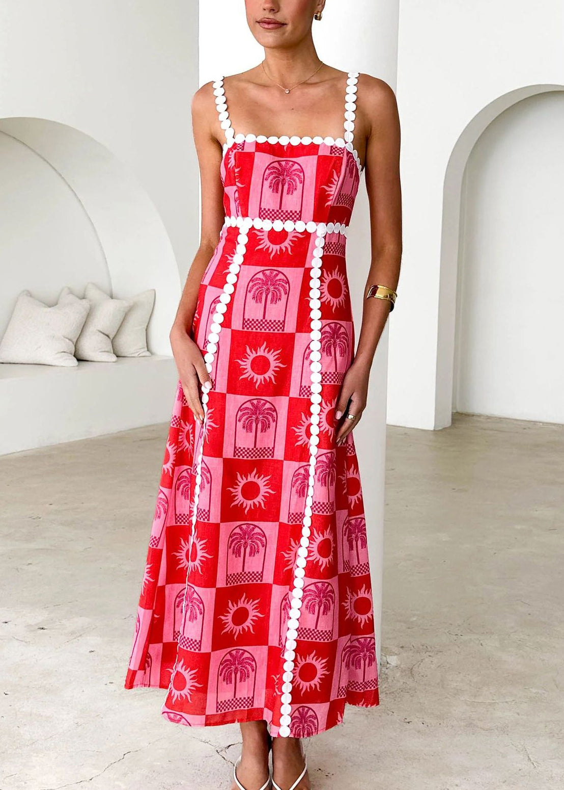 Well Tailored Dress with a Graceful Silhouette