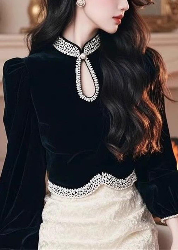Well Tailored Top with a Graceful Silhouette