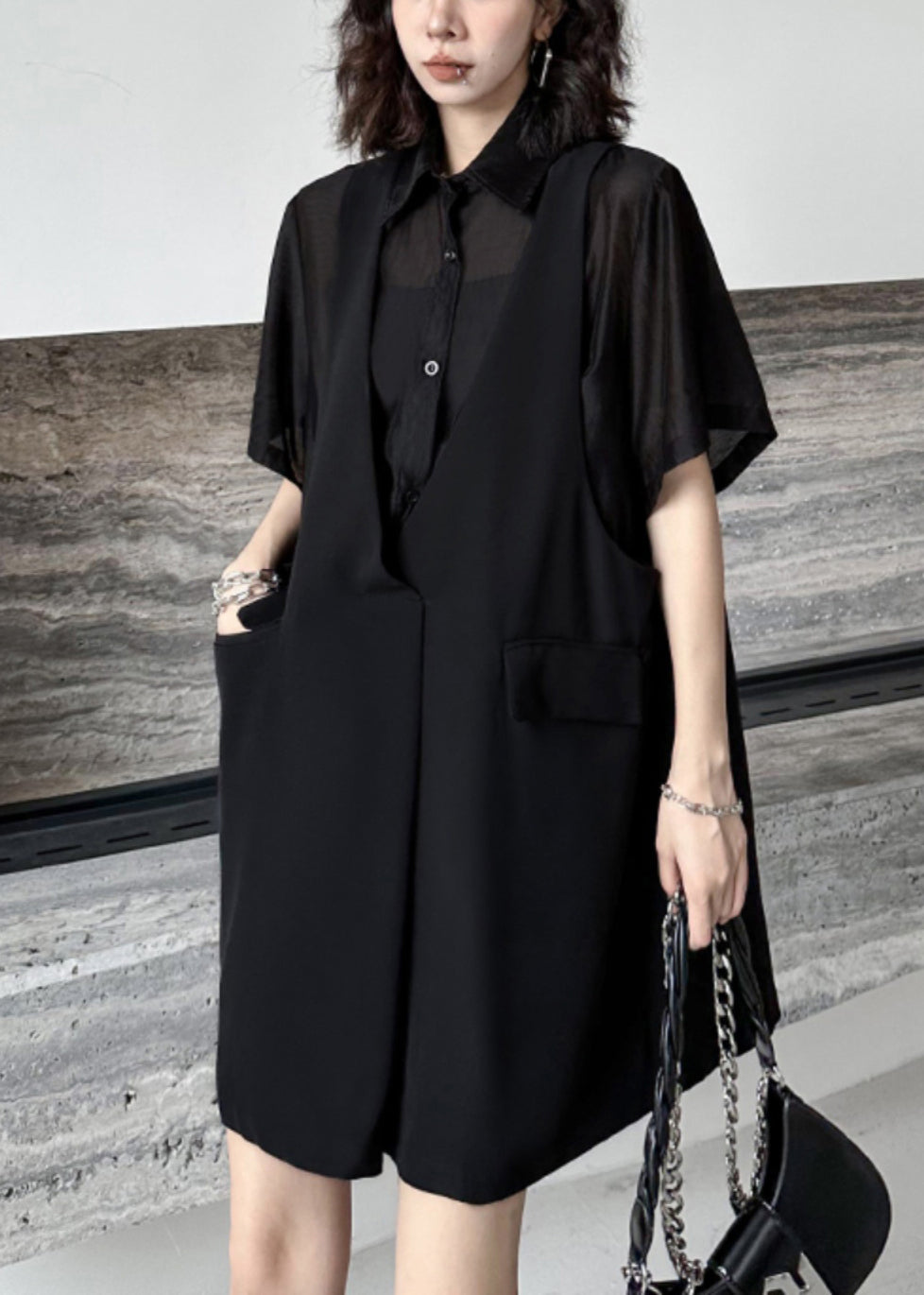 Beautifully Finished Dress in a Timeless Design