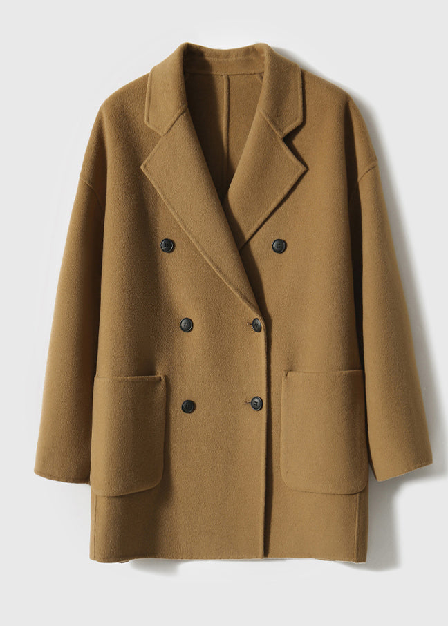 Well Tailored Coat with a Graceful Silhouette