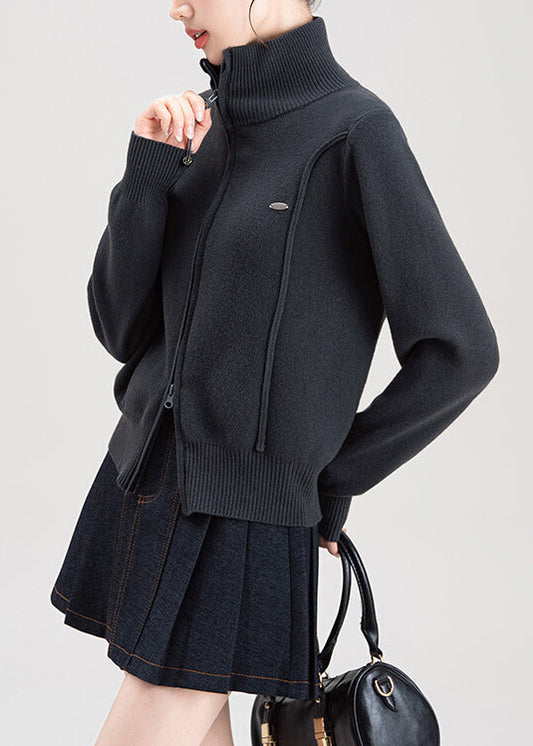 Effortlessly Elegant Sweater with a Timeless Design