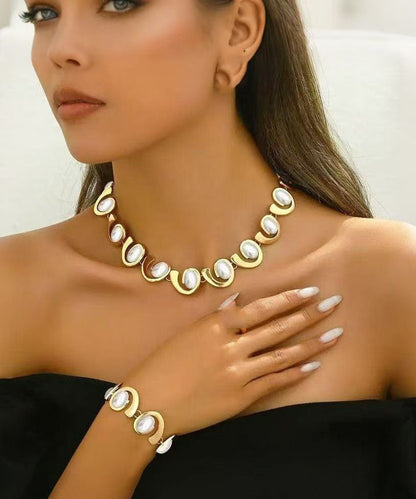 Elegant Gold Set for Every Occasion