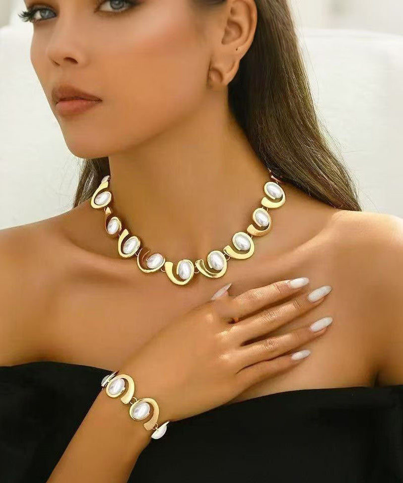 Elegant Gold Set for Every Occasion