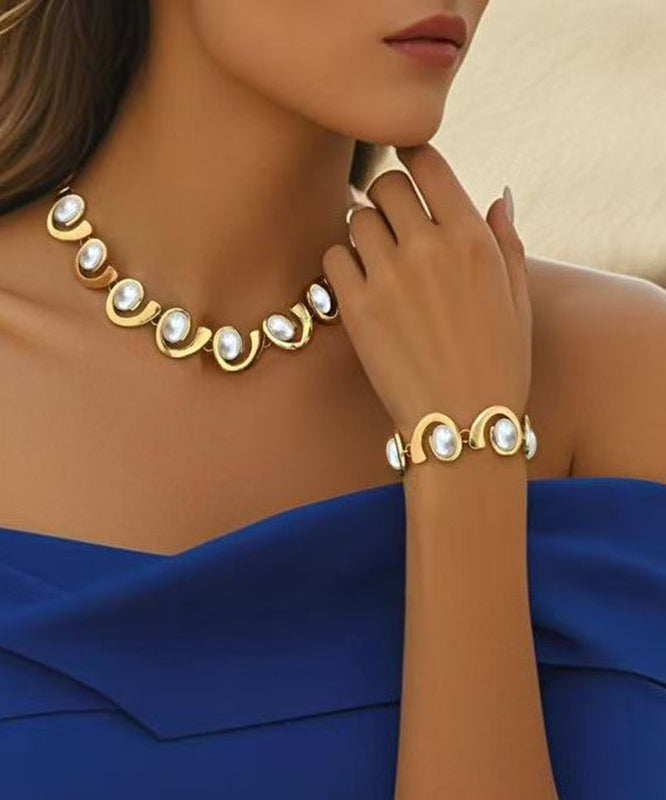 Elegant Gold Set for Every Occasion