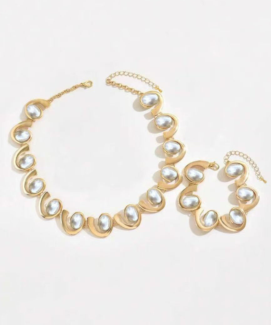 Elegant Gold Set for Every Occasion