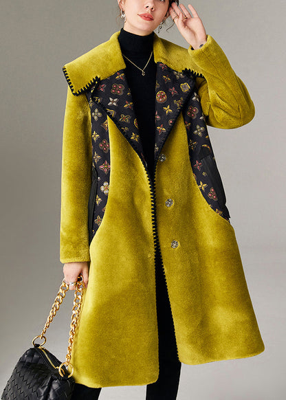 Effortlessly Elegant Coat with a Timeless Design