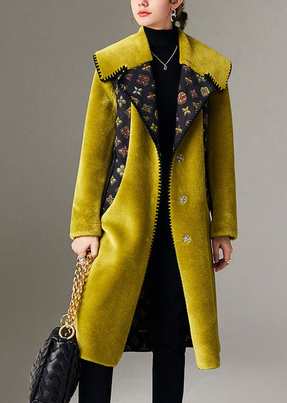 Effortlessly Elegant Coat with a Timeless Design