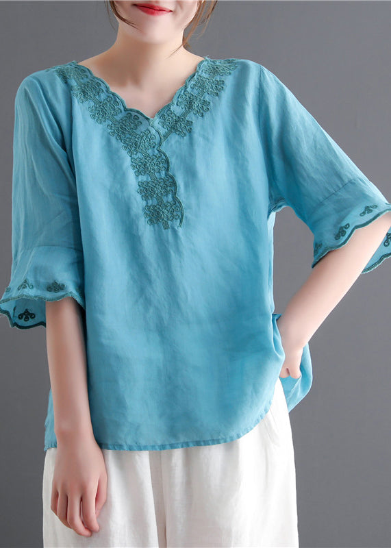 Well Tailored Top with a Graceful Silhouette