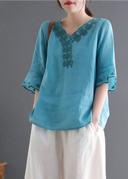 Well Tailored Top with a Graceful Silhouette