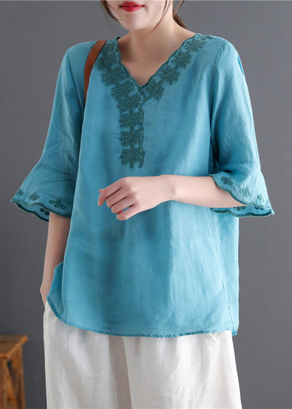 Well Tailored Top with a Graceful Silhouette