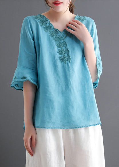 Well Tailored Top with a Graceful Silhouette