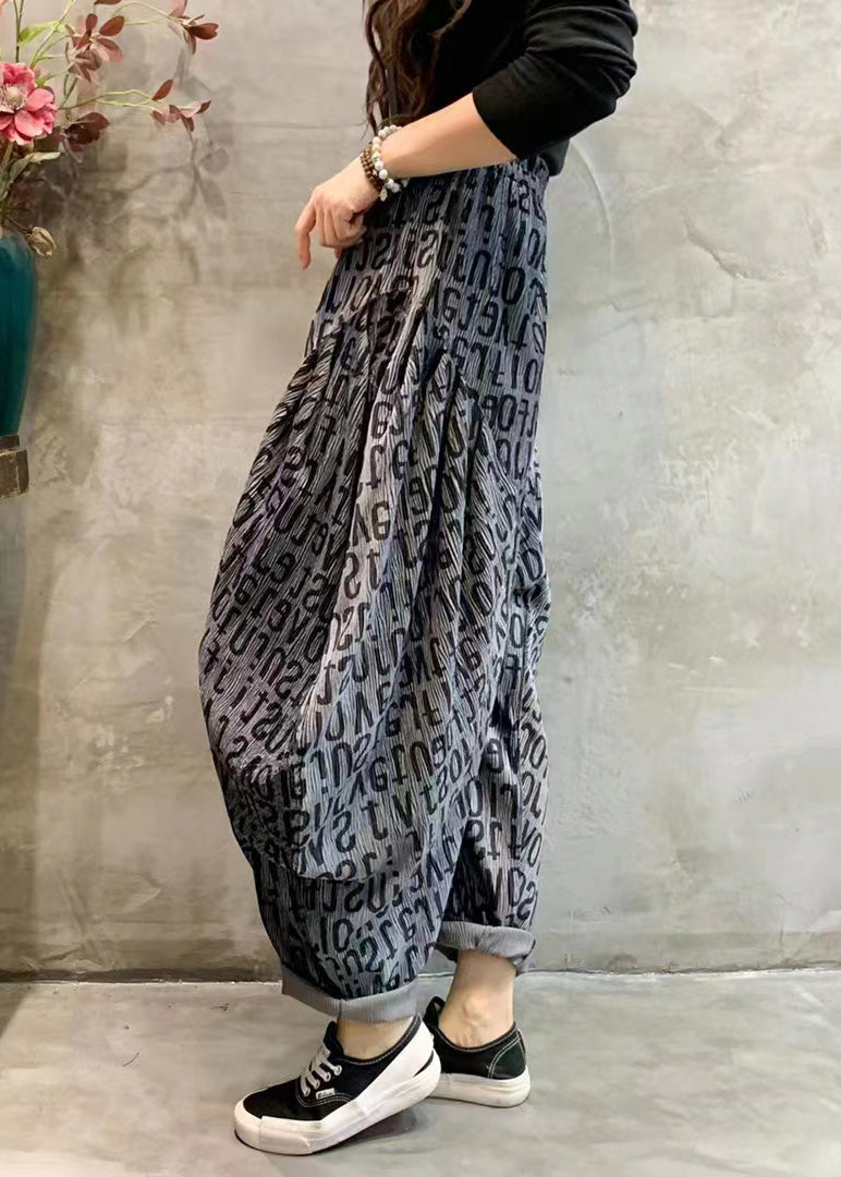 Effortlessly Elegant Pants with a Timeless Design