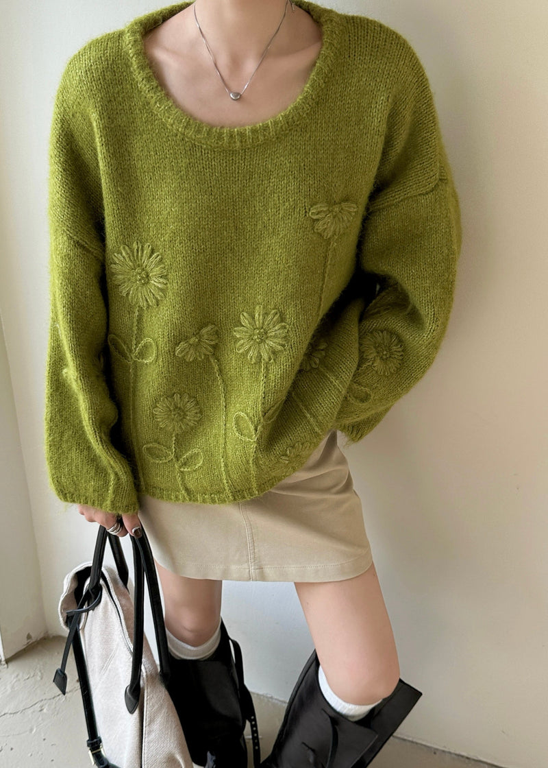 Well Tailored Sweater with a Graceful Silhouette