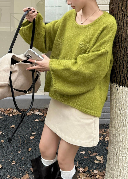 Well Tailored Sweater with a Graceful Silhouette