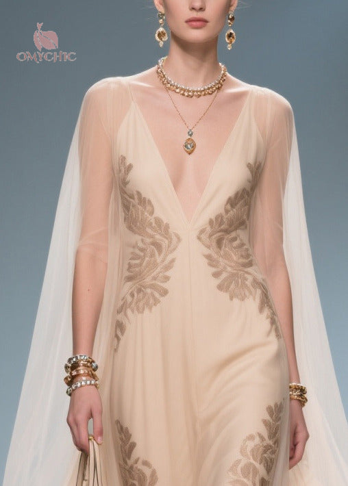 Beautifully Finished Dress in a Timeless Design
