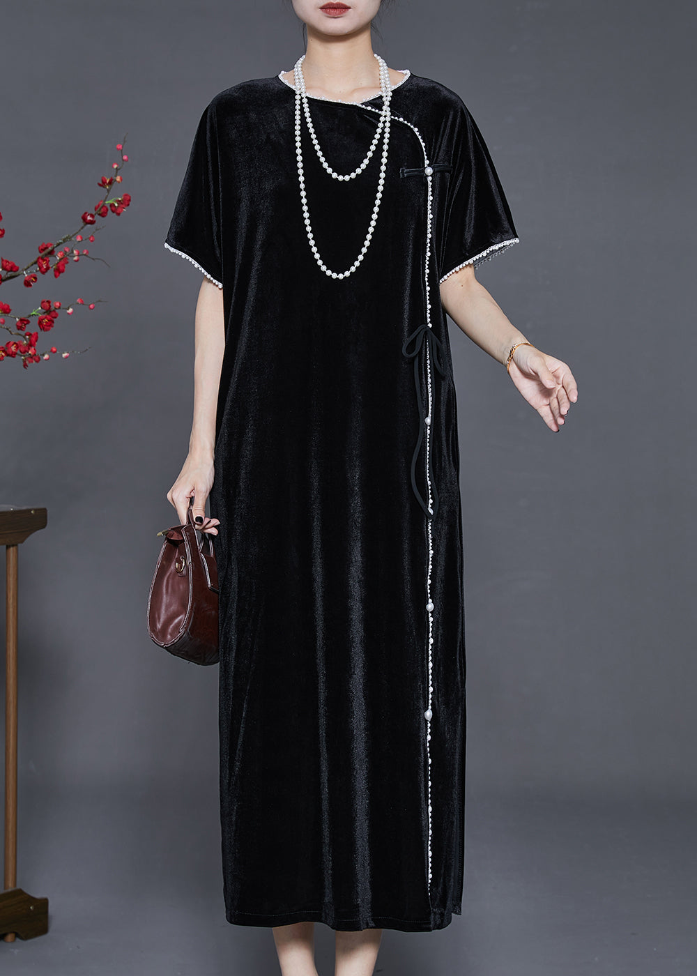 Beautifully Finished Dress in a Timeless Design
