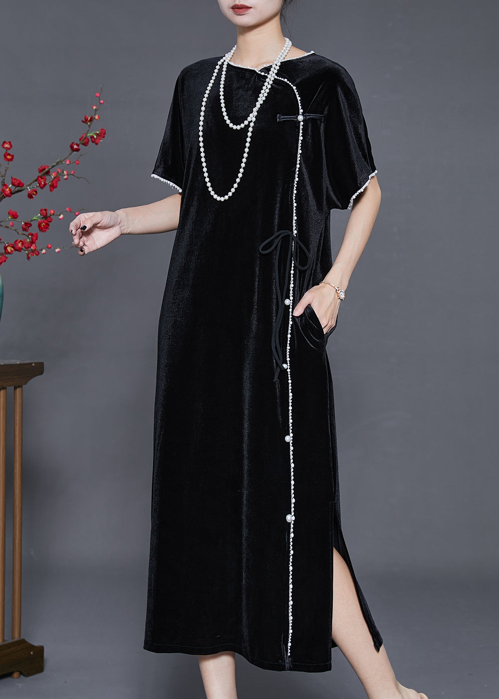 Beautifully Finished Dress in a Timeless Design