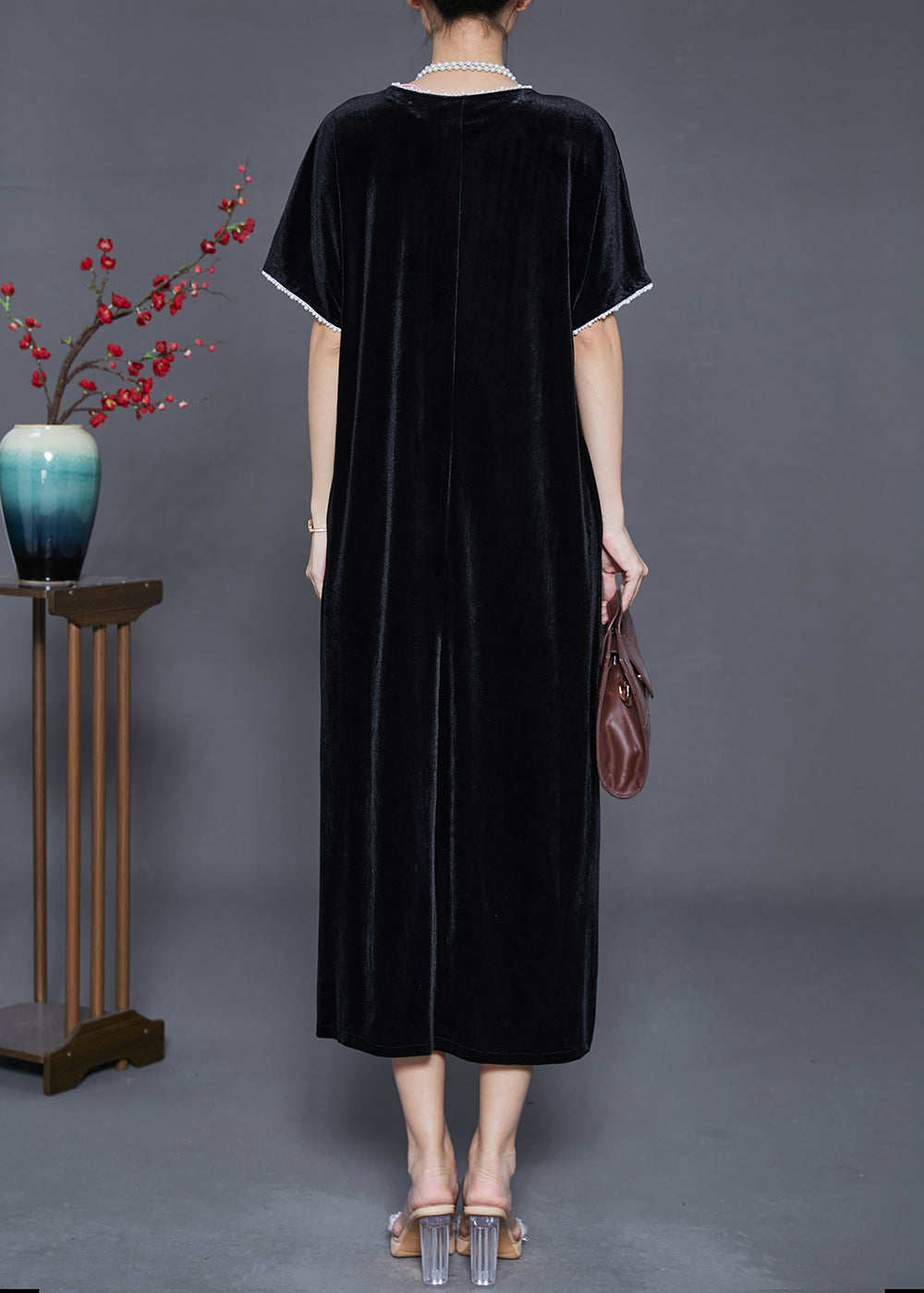 Beautifully Finished Dress in a Timeless Design