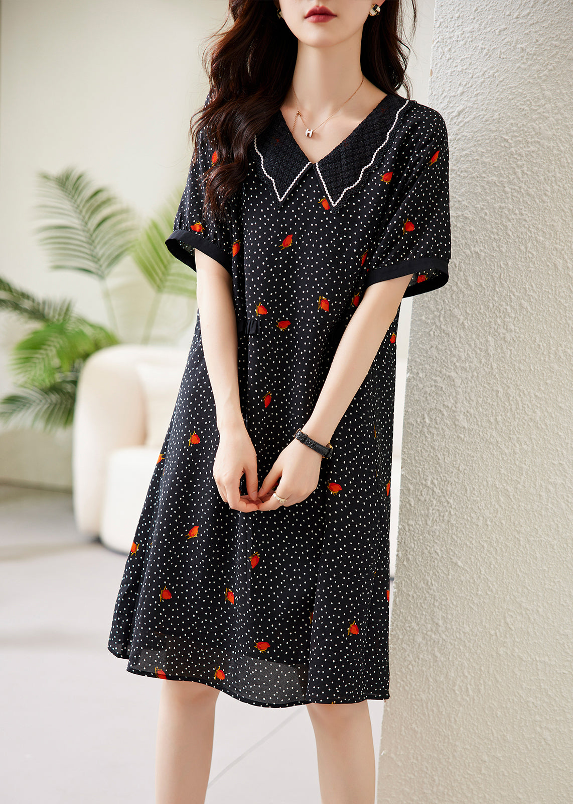 Beautifully Finished Dress in a Timeless Design