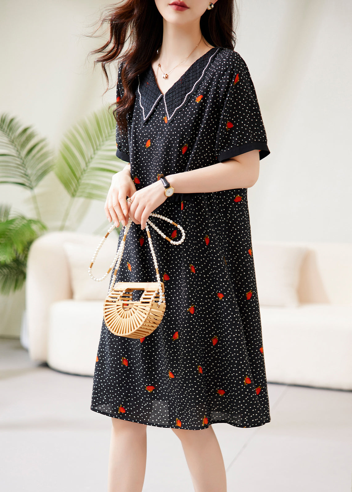 Beautifully Finished Dress in a Timeless Design