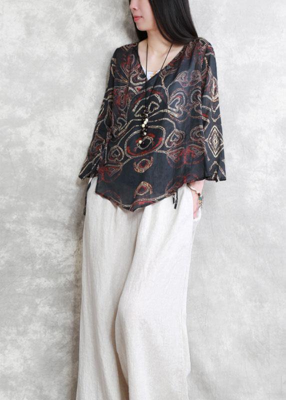Classic Vintage Blouse with a Flattering Fit
