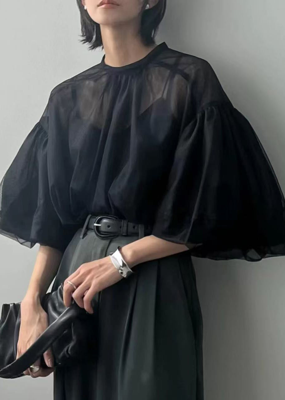 Well Tailored Top with a Graceful Silhouette