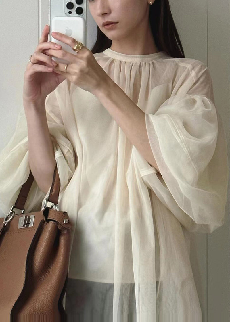 Well Tailored Top with a Graceful Silhouette