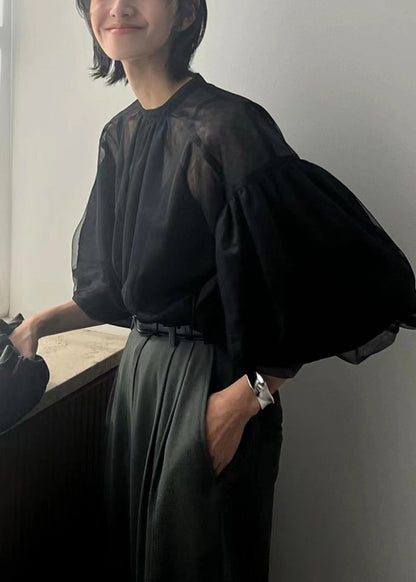 Well Tailored Top with a Graceful Silhouette