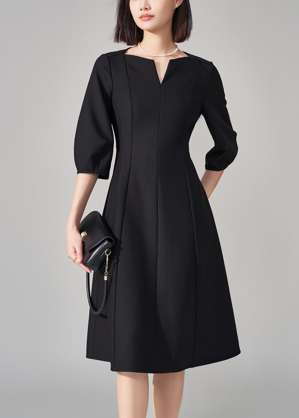 Effortlessly Elegant Dress with a Timeless Design