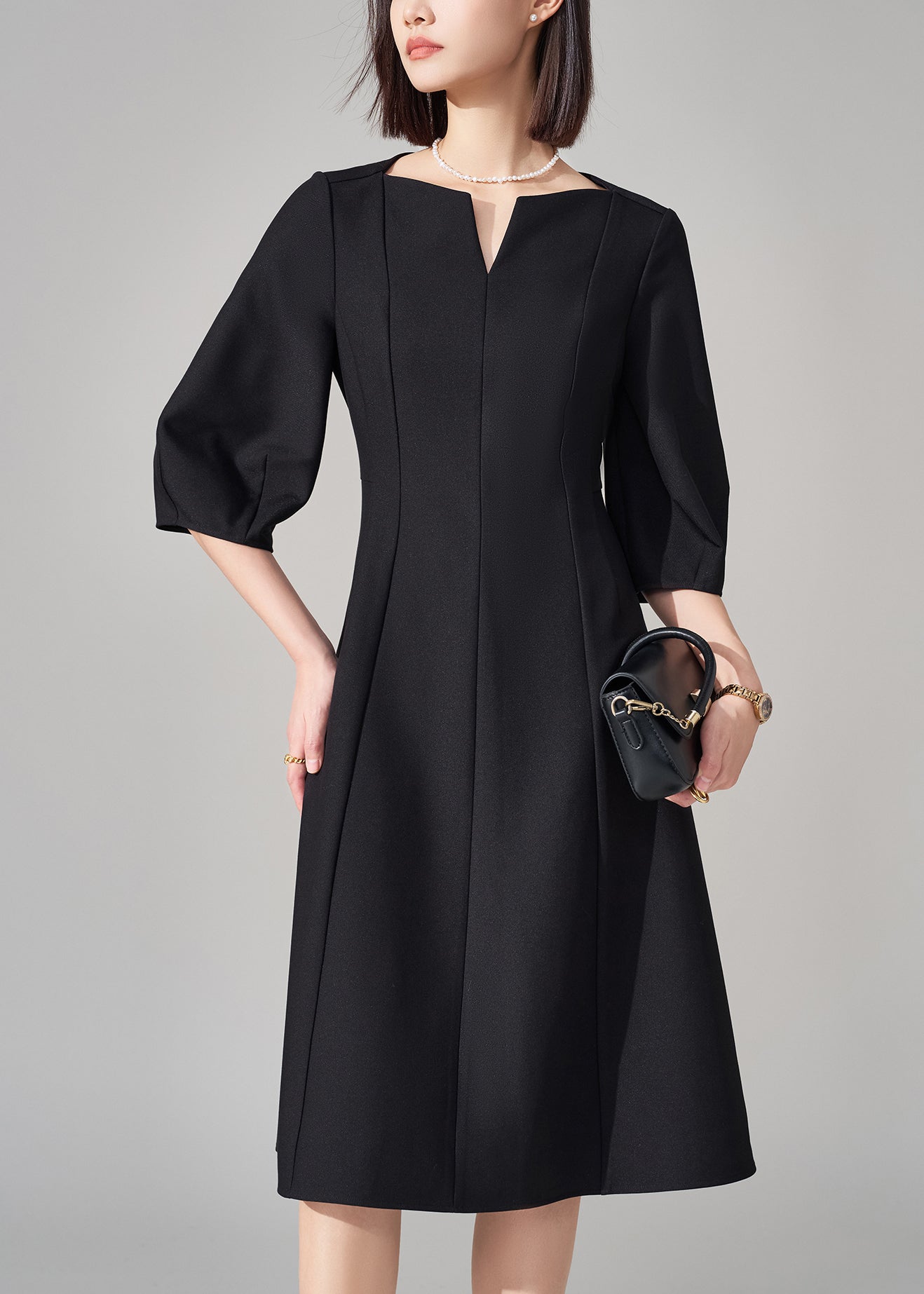 Effortlessly Elegant Dress with a Timeless Design