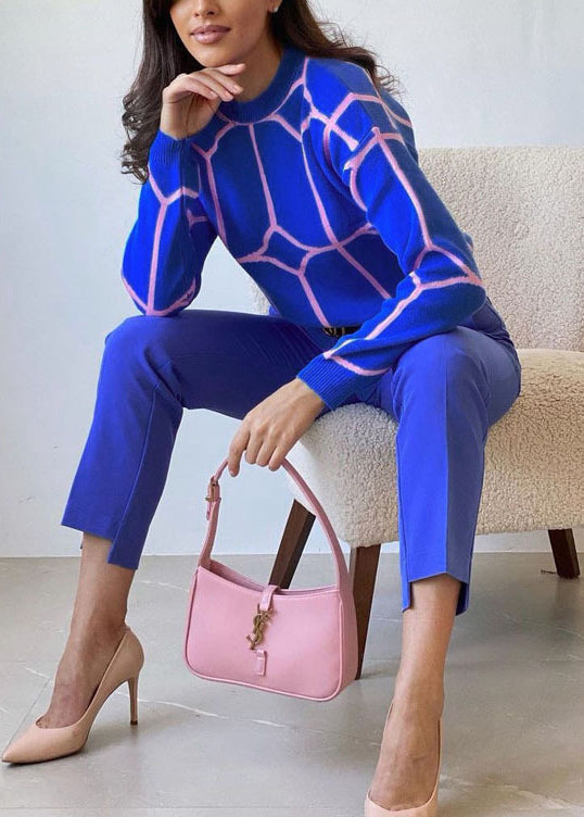 Well Tailored Sweater with a Graceful Silhouette