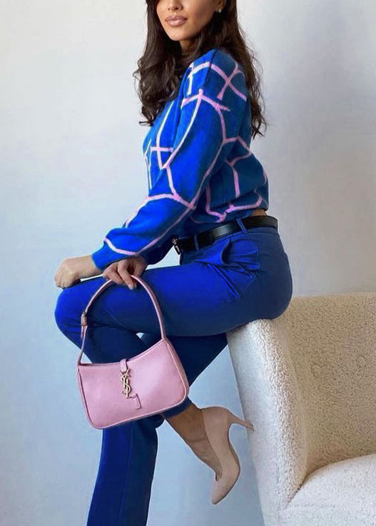 Well Tailored Sweater with a Graceful Silhouette