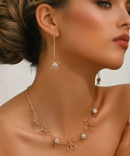 Classic Gold Set with Timeless Appeal