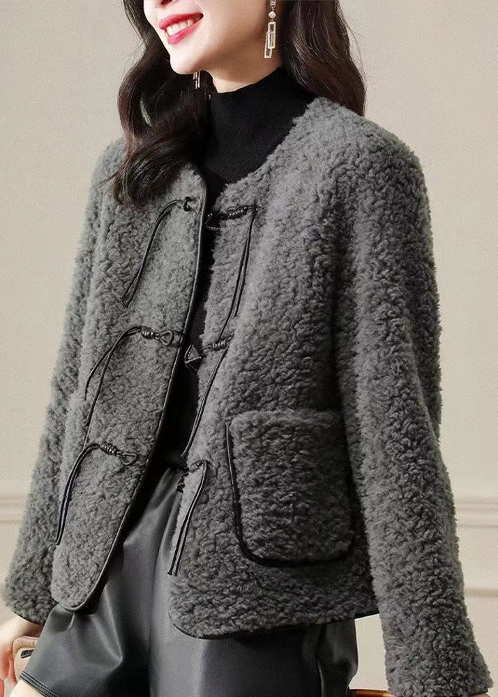 Beautifully Finished Coat in a Timeless Design