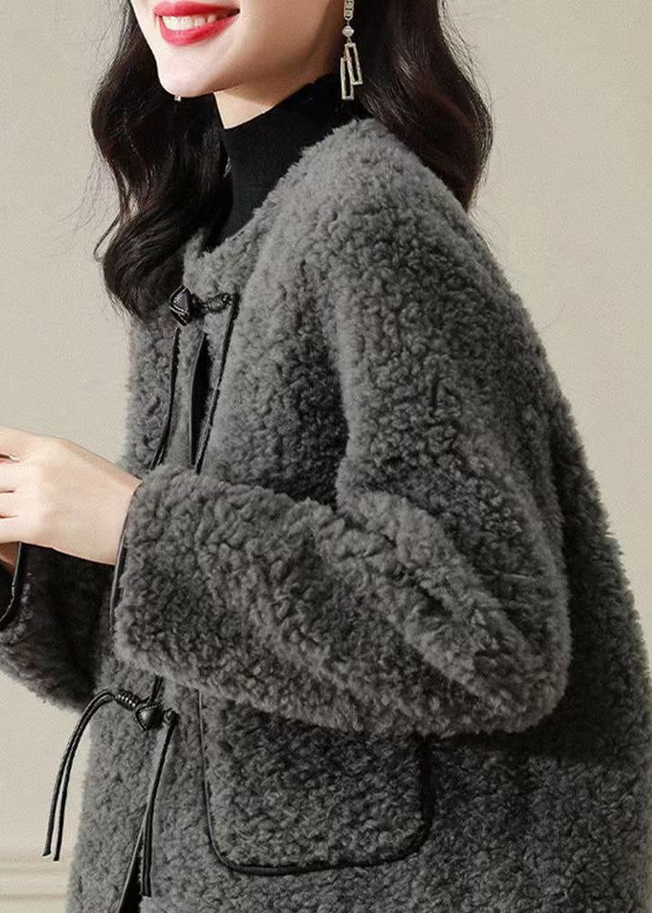 Beautifully Finished Coat in a Timeless Design