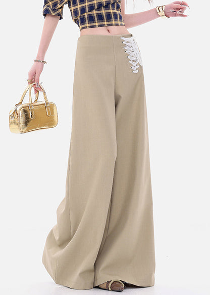 Effortlessly Elegant Pants with a Timeless Design