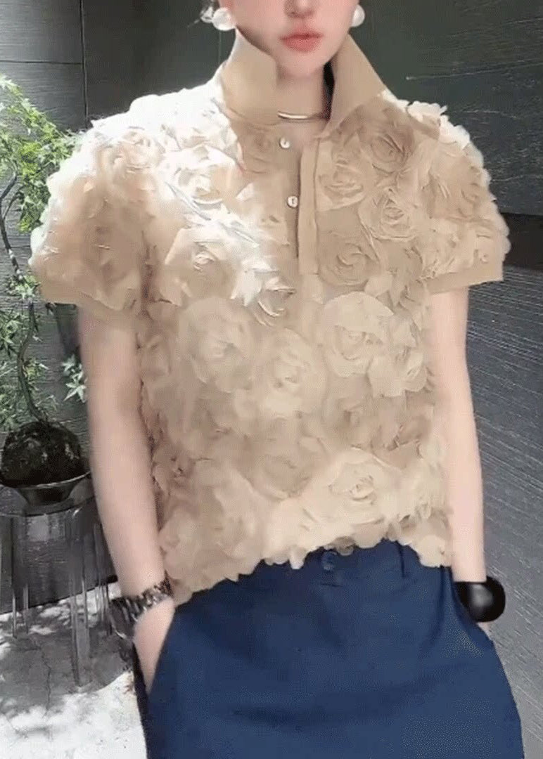 Well Tailored Top with a Graceful Silhouette