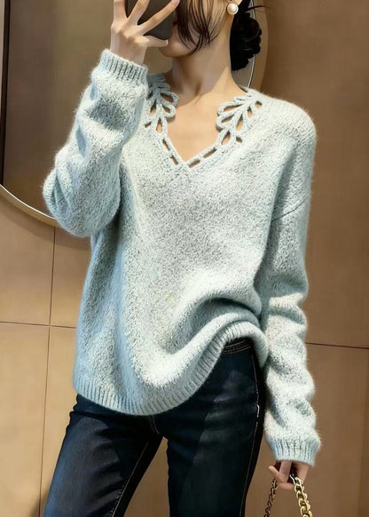 Classic Vintage Pullover with a Flattering Fit