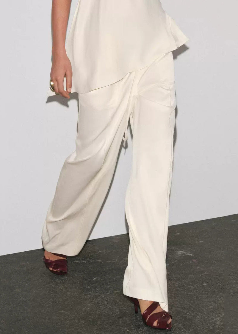 Classic Vintage Pants with a Flattering Fit