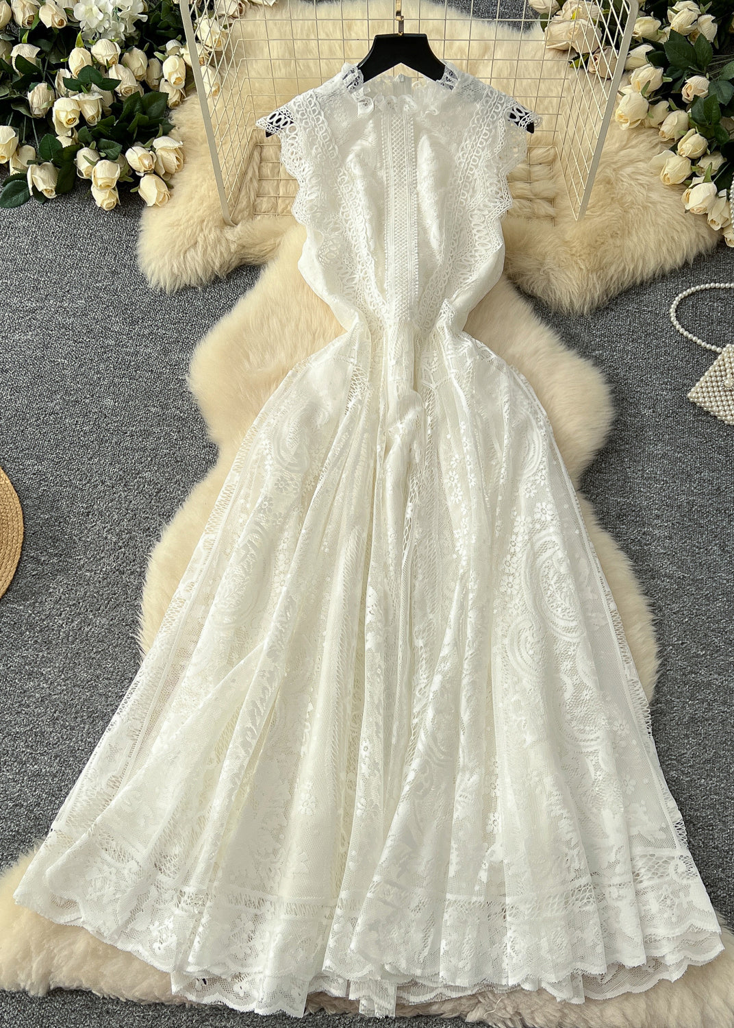 Effortlessly Elegant Dress with a Timeless Design
