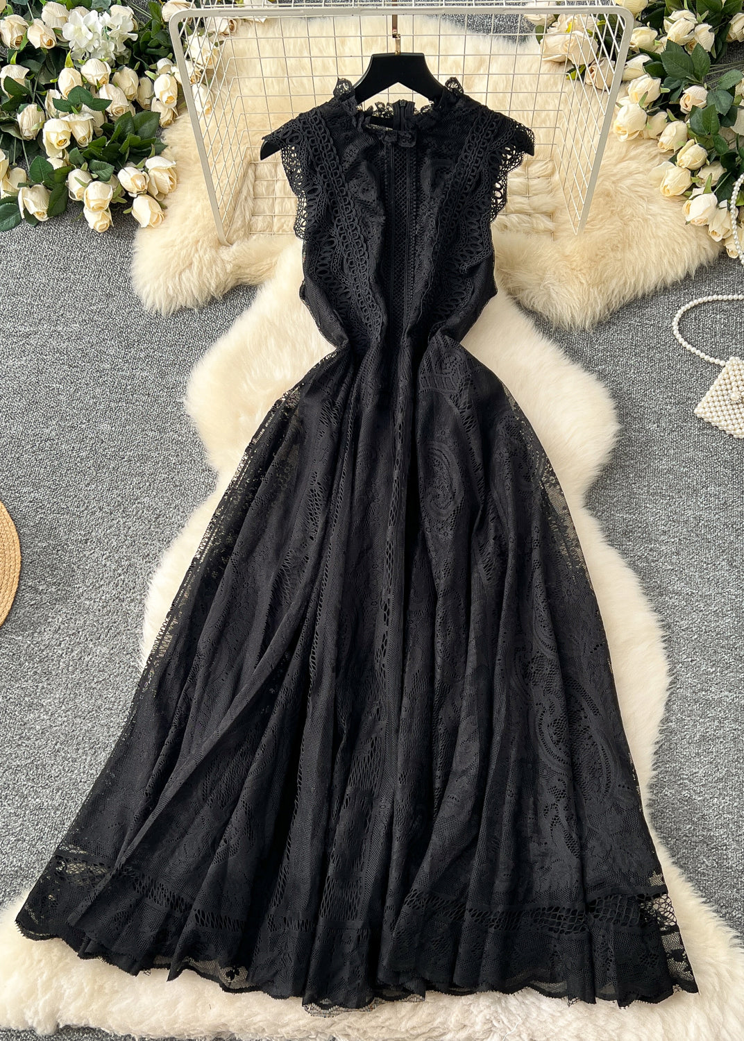 Effortlessly Elegant Dress with a Timeless Design